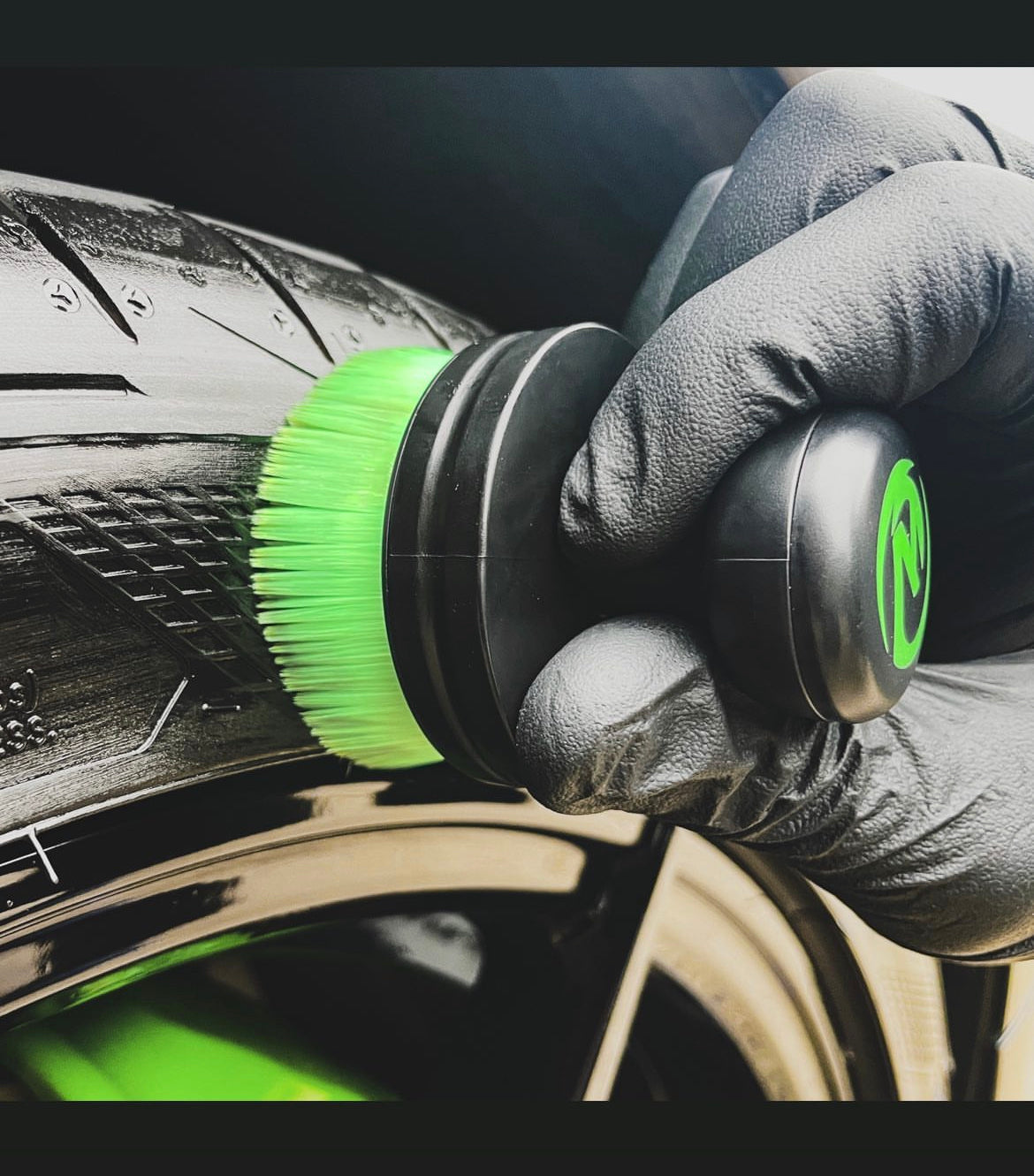 Alien Magic - TYRE SHINE BRUSH